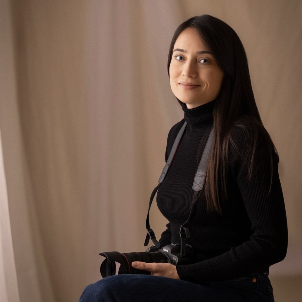 Alessia Zitoli, fotografa di neonati e famiglie, nello studio di Trani